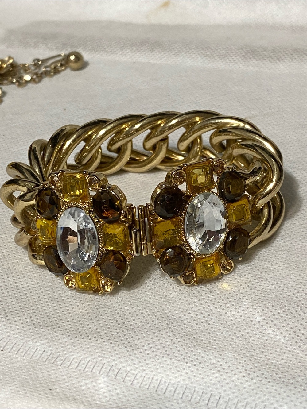 Chunky Banana Republic gold tone rhinestone bracelet 8”